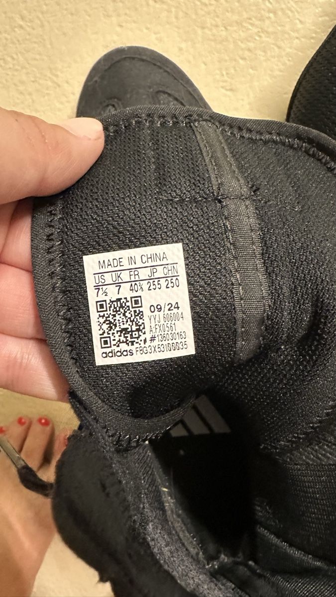Adidas Scarpe da uomo: Adidas Boxschuhe Schwarz Weiss Grösse 40.5 – Nuovo (secondo la descrizione) da Flaach venduto da sel_62zs 2