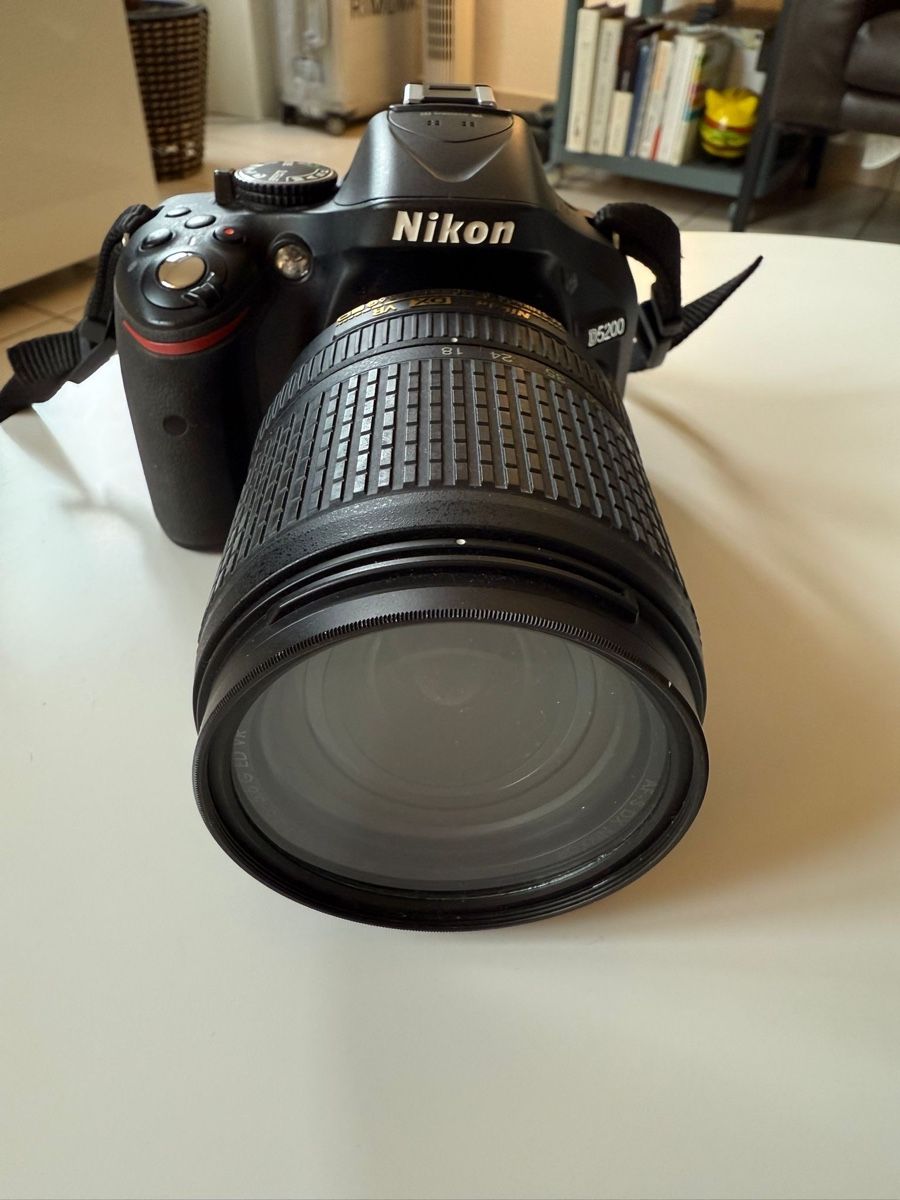 Nikon Fotocamera: Nikon D5200 Camera with Accessories – Nuovo (secondo la descrizione) da Genève venduto da gerard_chafer 3