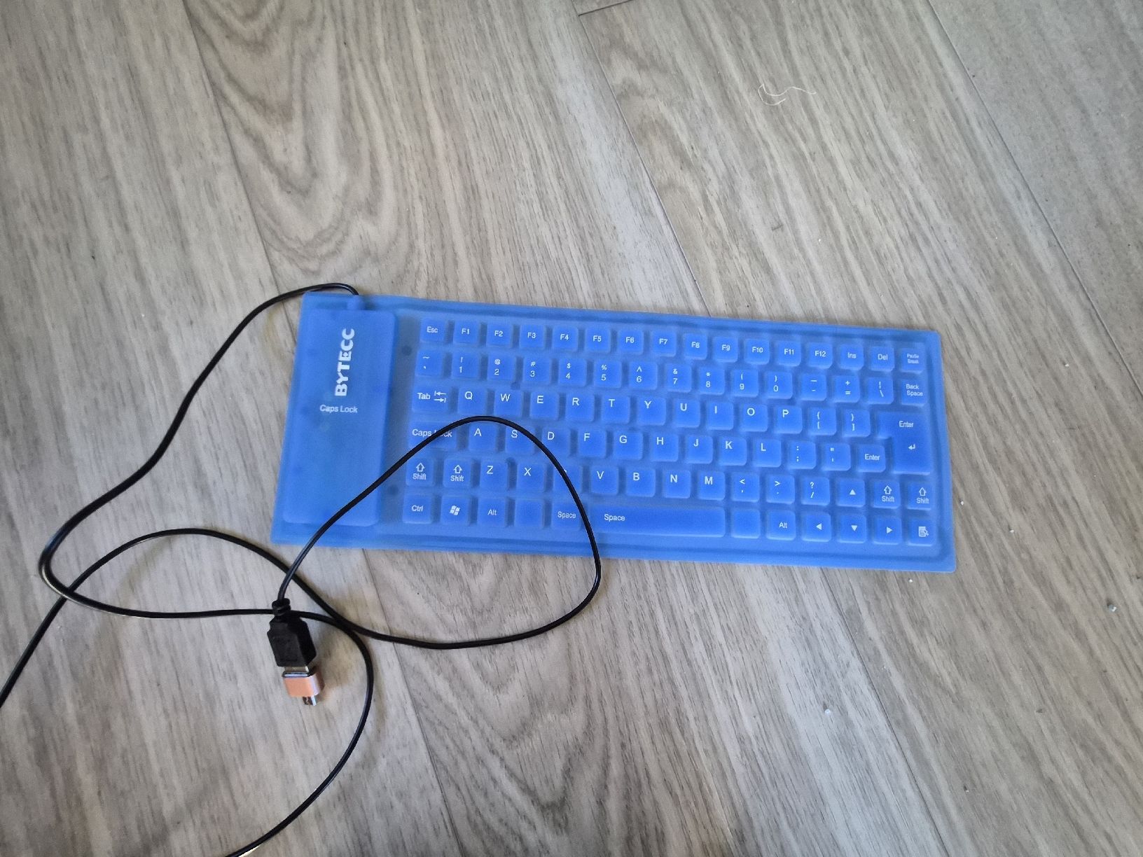 Tastaturen: Clavier souple pliable Bytecc bleu USB non testé – Defekt aus La Joux FR von car_ck96