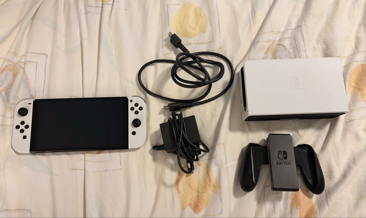 Nintendo Console: Nintendo Switch OLED – Usato da Roggwil TG venduto da Cernix