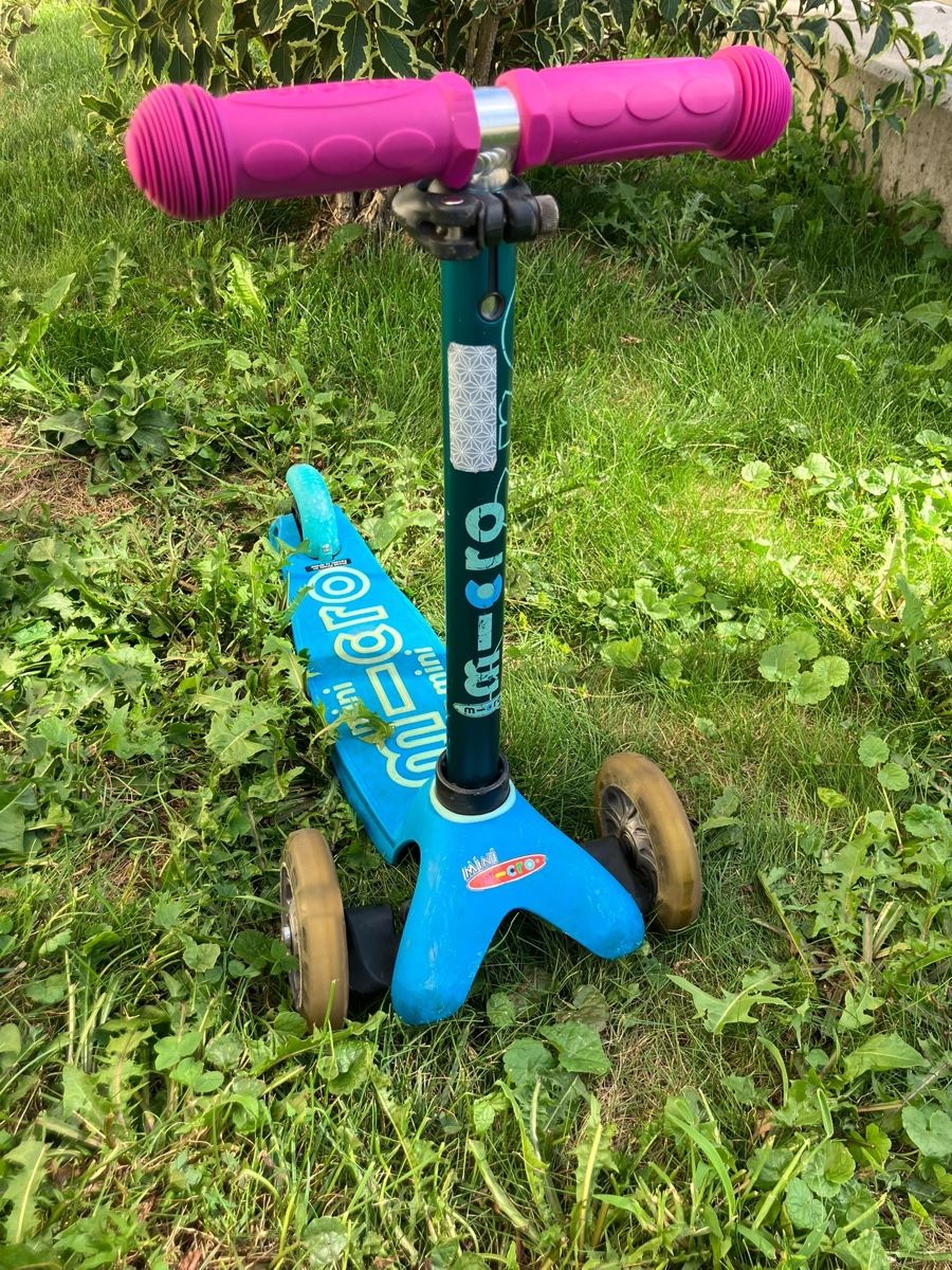 Micro Fahrzeuge für Kinder: Kinderroller Mini Micro blau pink gebrauchter Zustand – Gebraucht aus Horn von P.Vetsch86 1