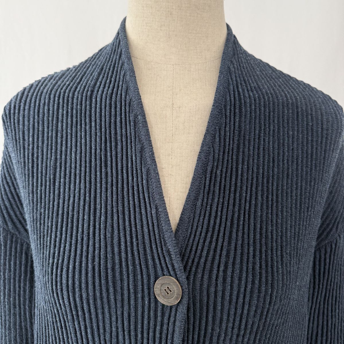 Annette Görtz Maglioni & Felpe: ANNETTE GÖRTZ Wool Cardigan – Usato da Emmen venduto da Nightingale_2022 1