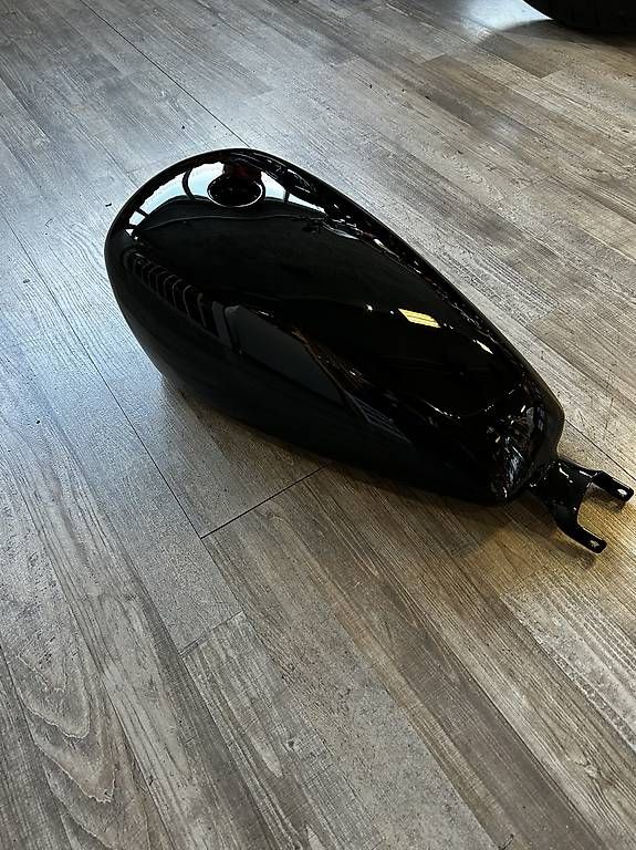 Sonstiges Fahrzeugzubehör: Harley Davidson Tank – Gebraucht aus Schlieren von motostyling