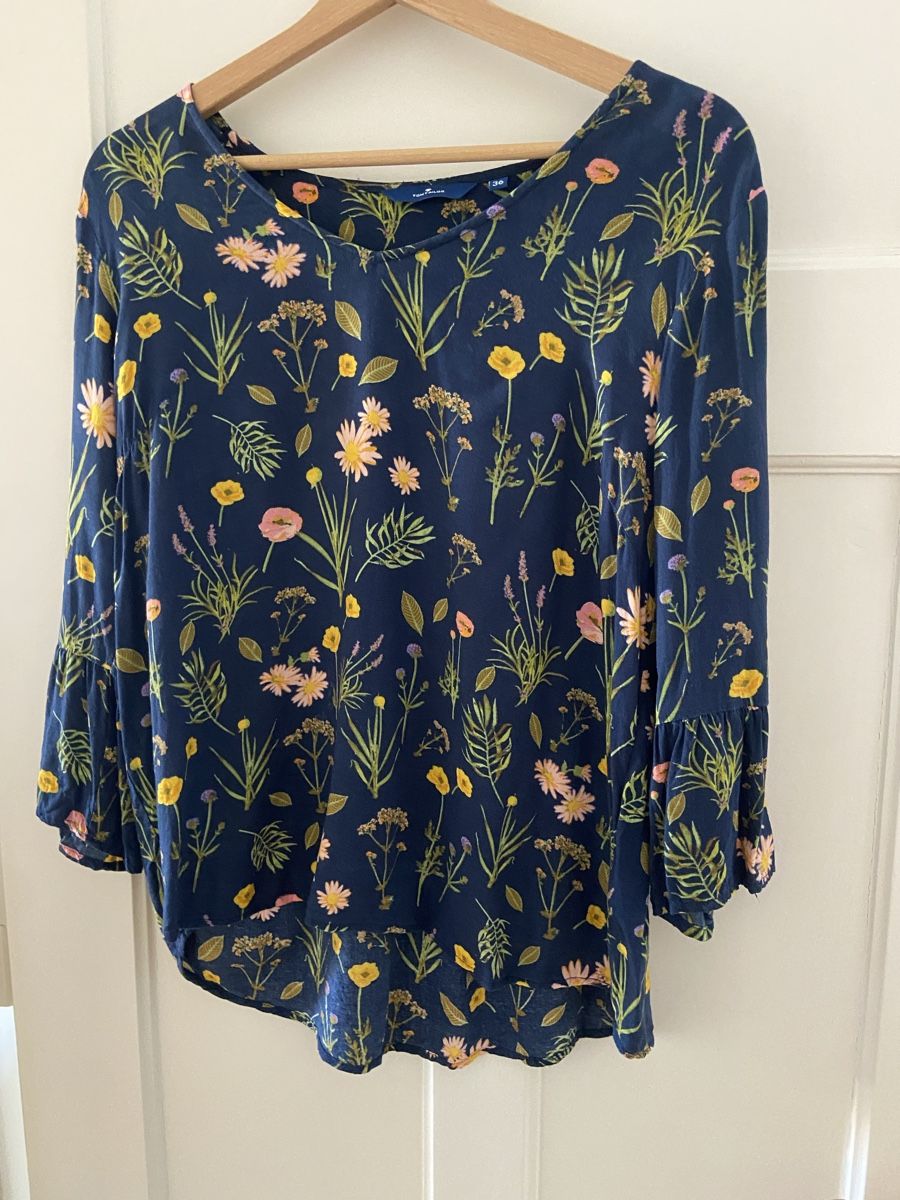 Tom Tailor Camicette: Damen Bluse Tom Tailor blau Blumenmuster Grösse 36 – Usato da Bern venduto da rah_fpy5