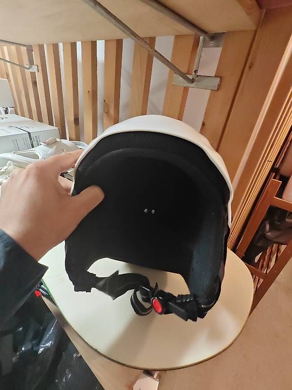 Casques: Damen Skihelm – D'occasion à Au ZH par PaintingAuction 1