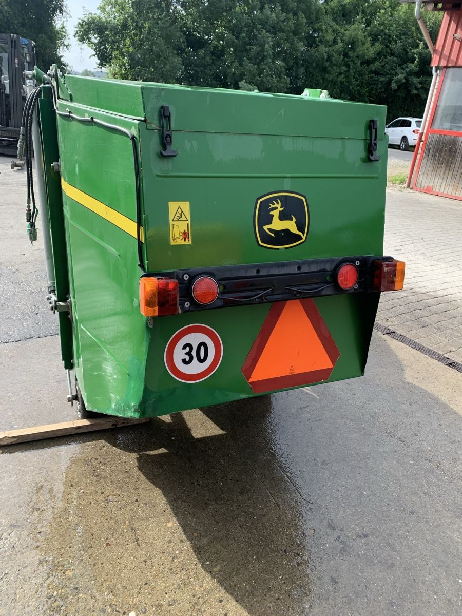 John Deere Trattori: John Deere Grasaufnahme System – Usato da Schwarzenbach SG venduto da bsw9536
