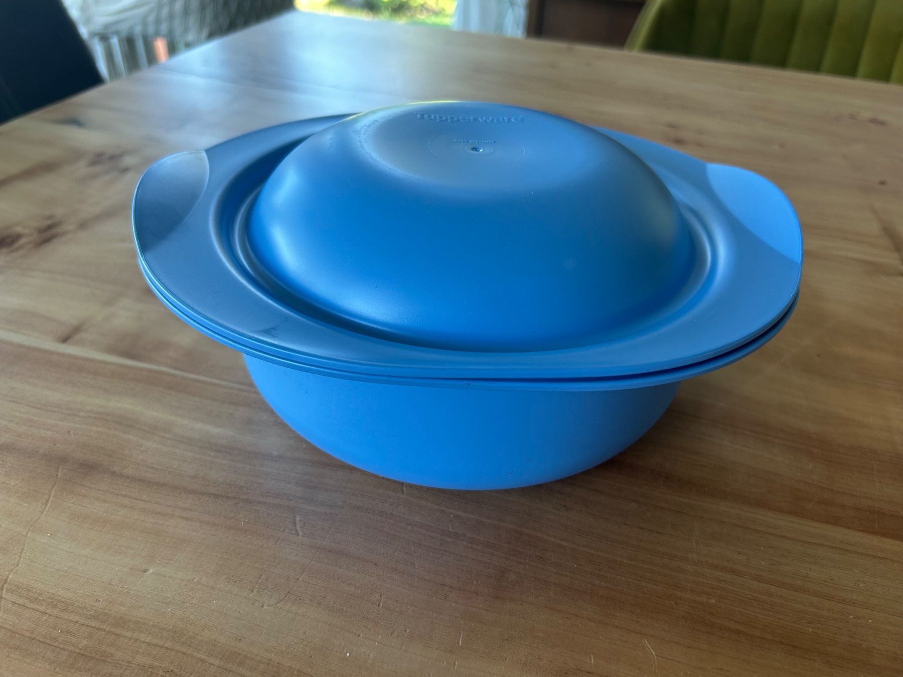 Tupperware Moules à gâteaux: Tupperware Ultra  blau mit Deckel 2Liter rund – D'occasion à Kaltbrunn par lagone1 1