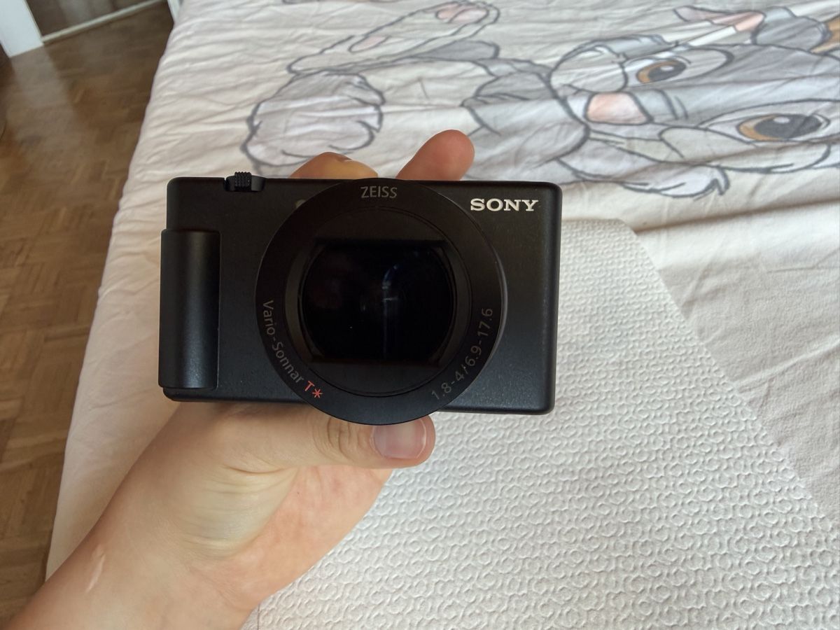 Sony Fotocamera: Sony-ZV II – Usato da Amriswil venduto da flo_r2xt 3