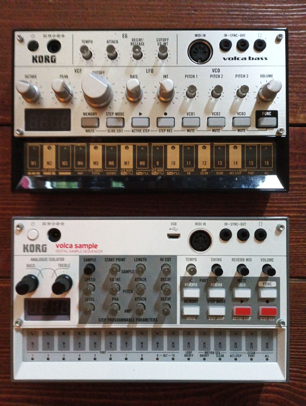Korg Strumenti musicali: LOT KORG VOLCA BASS + KORG VOLCA SAMPLE – Usato da Lossy venduto da yan_9wdr