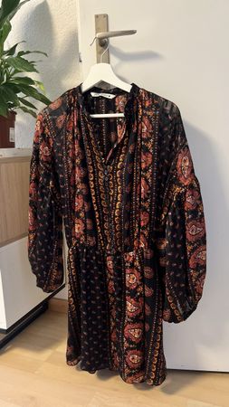 Zara schwarz und orange gemusterten Kleid Größe XS