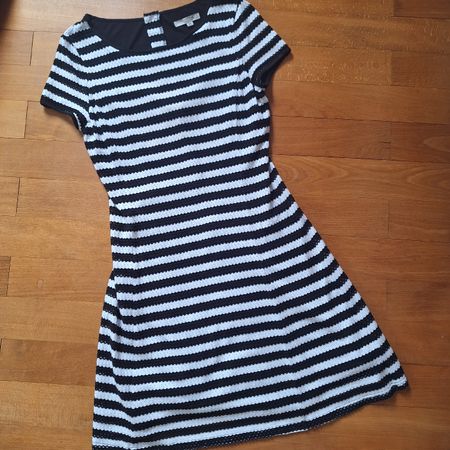 Schönes Kleid von Comma, Grösse 38, schwarz/weiss gestreift