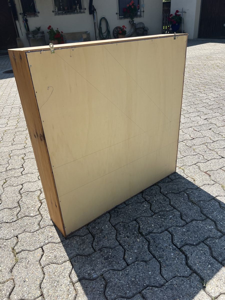 Vitrinen: Medaillenkasten aus robustem Holz – Gebraucht aus Flims Dorf von zen_765b 4