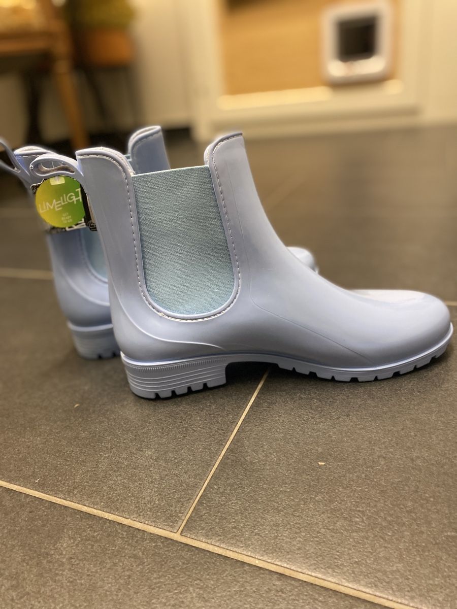 Scarpe da donna: Stylische Gummistiefel Grösse 40, Hellblau – Nuovo (secondo la descrizione) da Zürich venduto da sheijla