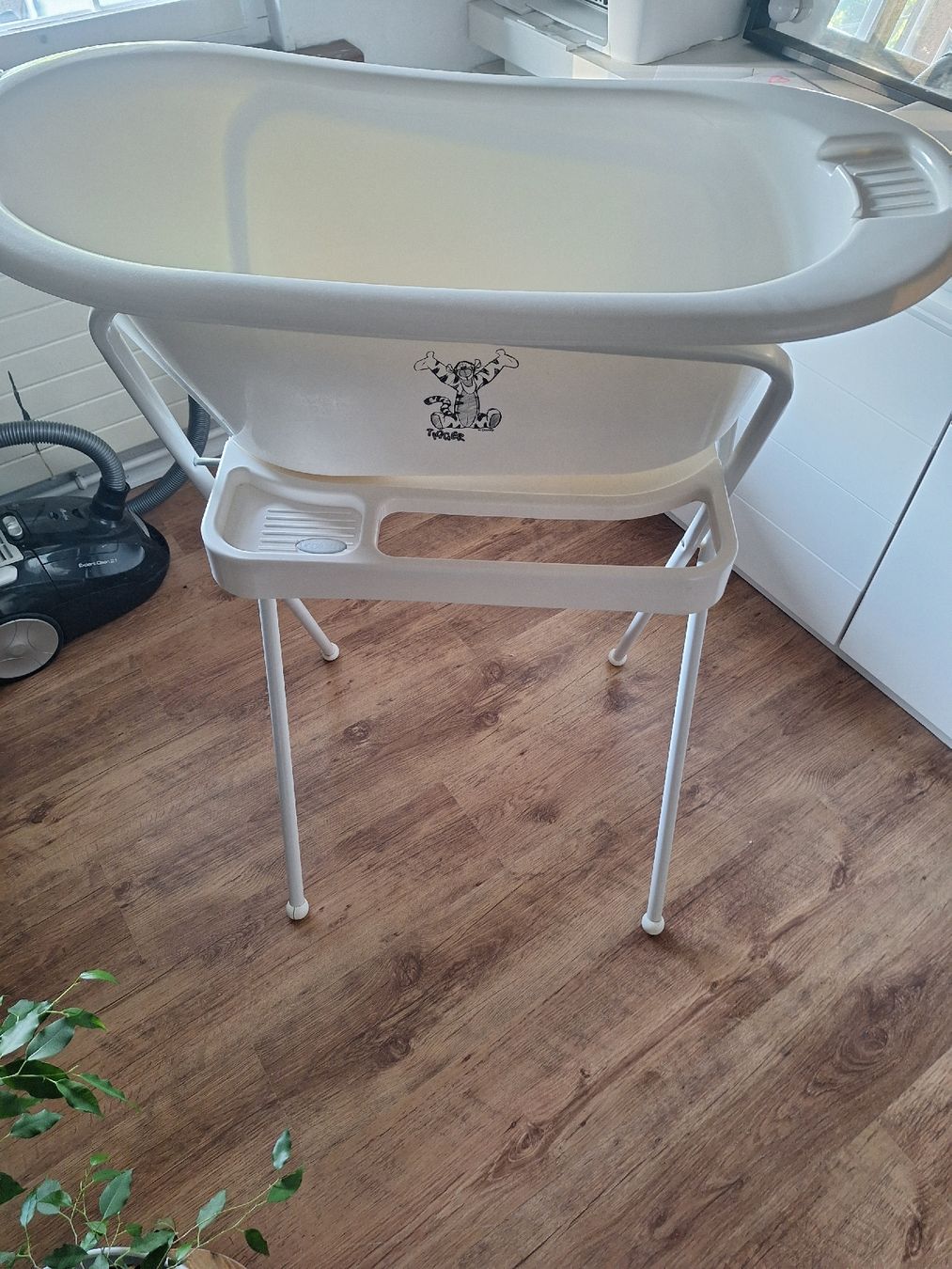 Badewannen: Baby Badewanne mit Ständer gebraucht – Gebraucht aus Uhwiesen von Marthalen02
