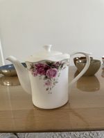 Teekanne mit Rosenmuster weiss 