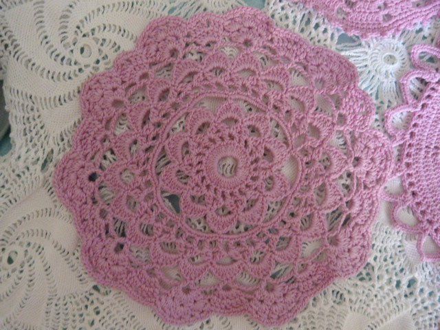 Altra biancheria da tavola: 9 Häkeldeckeli, rosa, Handarbeit, Boho-Style – Usato da Nunningen venduto da Ave51 4