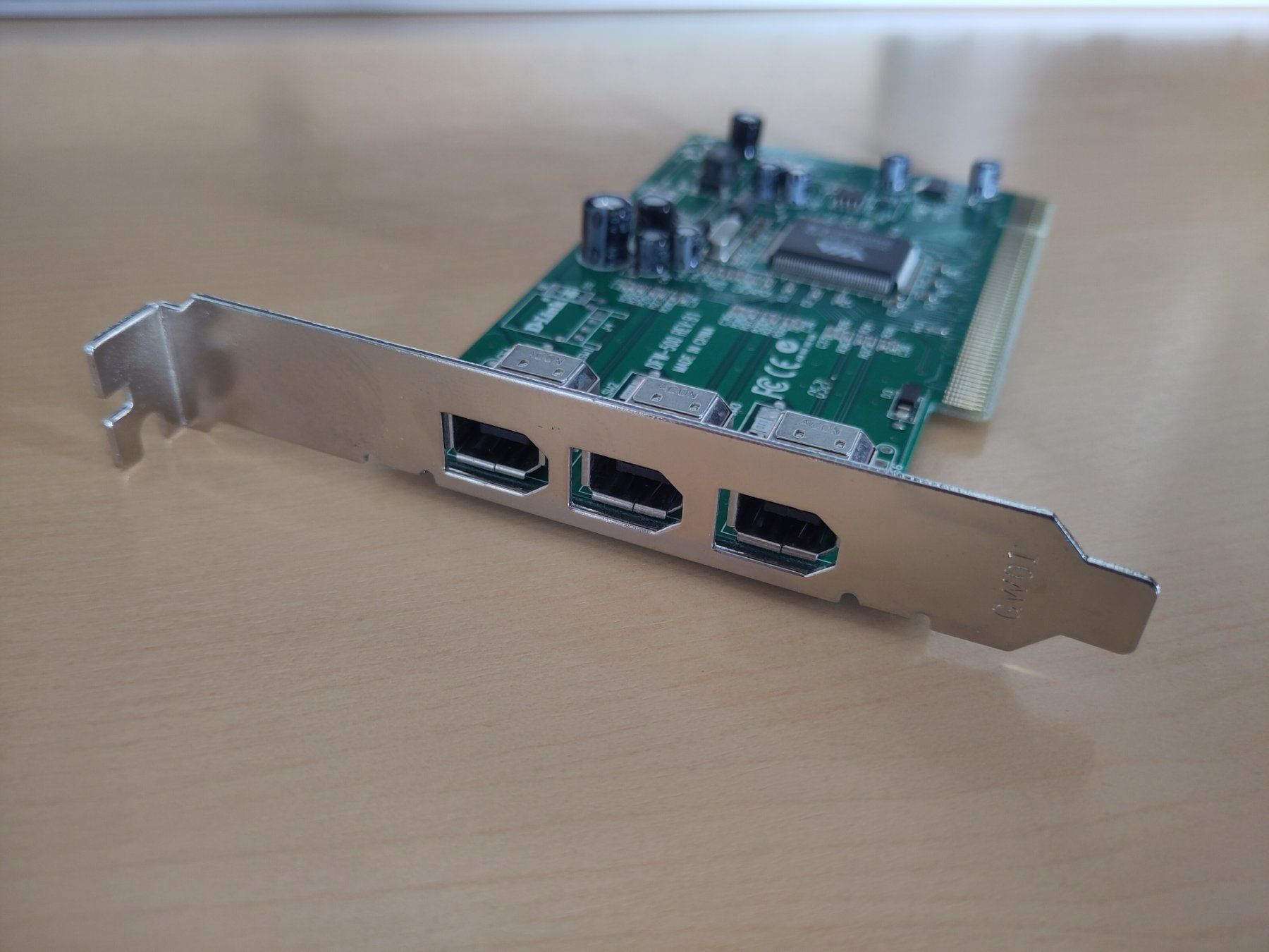 Dlink Laufwerke & Adapter: PCI FireWire 400 D-Link DFW-500 PC & Mac – Gebraucht aus Winterthur von Tornado7