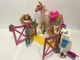 Barbie Pferdestall mit Pferden und Zubehör guter Zustand