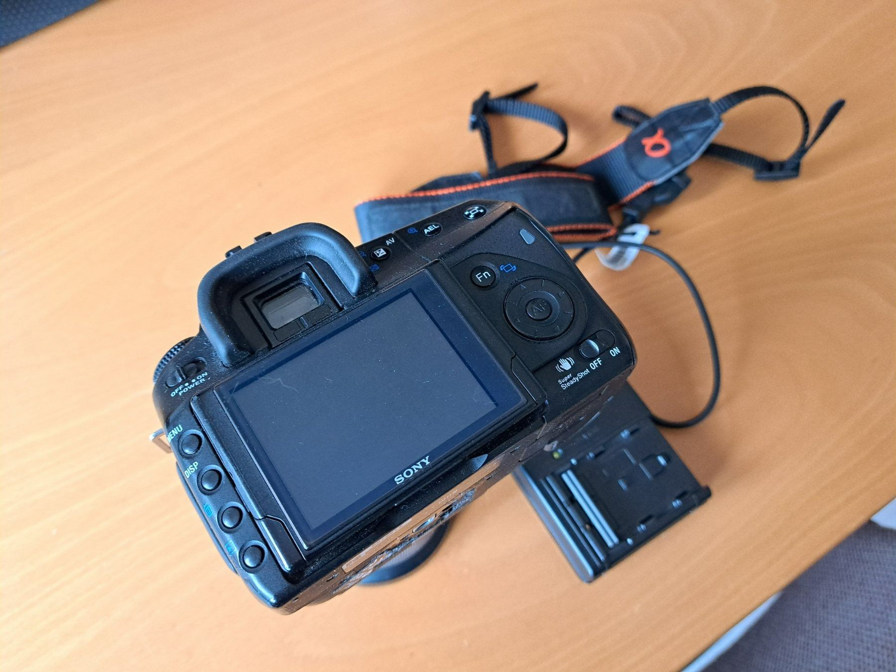 Sony Fotocamera: Kamera Sony – Usato da Bünzen venduto da Floh99