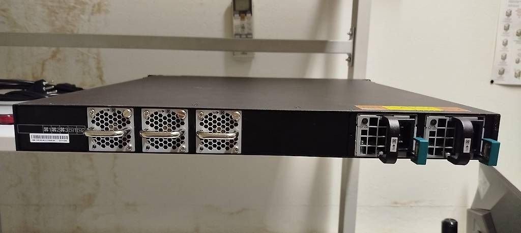 Lenovo PC: 2× Lenovo ThinkSystem NE1032  Switch 10Gb SFP+ – Usato da Etoy venduto da Ctrl0 1