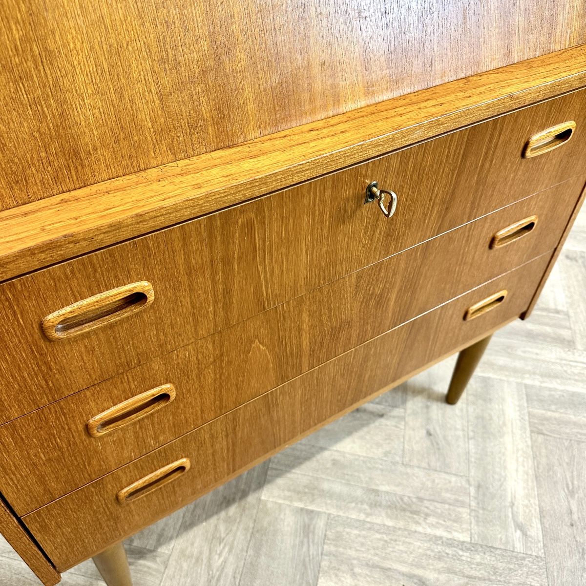 Schreibtische: Mid Century teak Sekretär by ANGVIK MOBLER – Gebraucht aus basel von vintory.ch 6