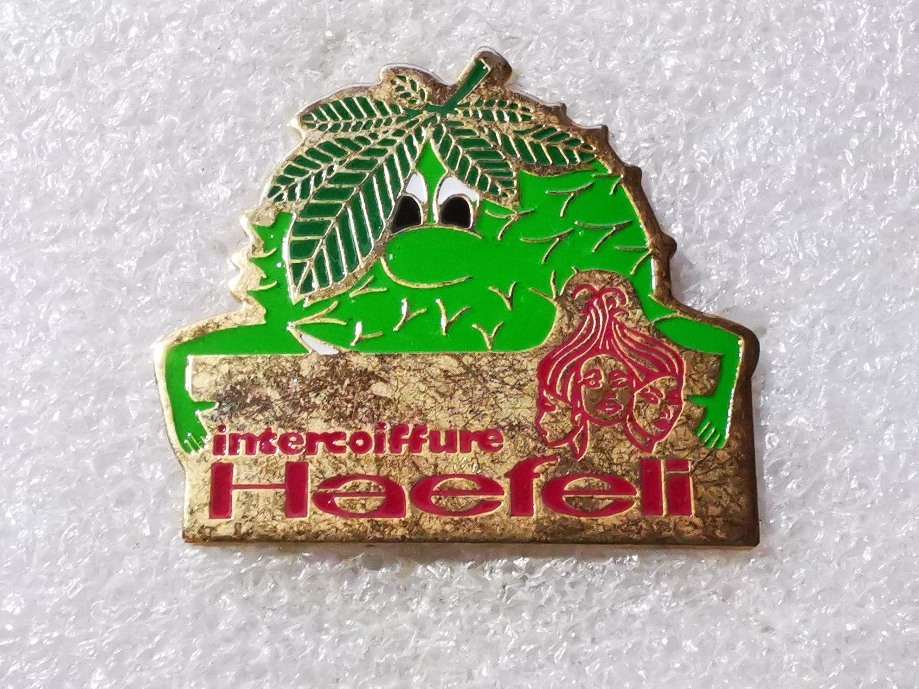 Placchette & Badge: Ansteckpin 124: Heso x Intercoiffure Haefeli – Usato da Oppligen venduto da Pin-Fall-Shop