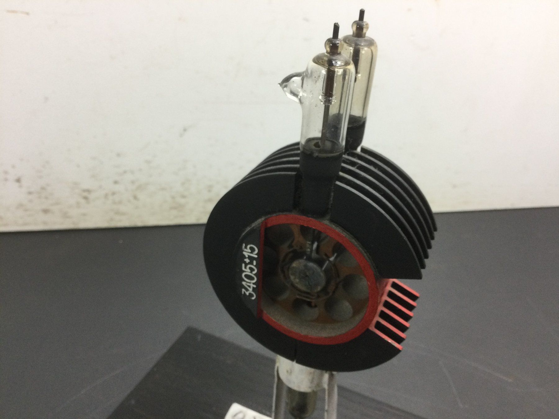 Outils anciens: Gebrauchtes Demonstrationsmodell Vakuumröhre oder Röhre – D'occasion à Wangen SZ par kuriosum12 1