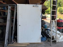 Holztür mit Rahmen
