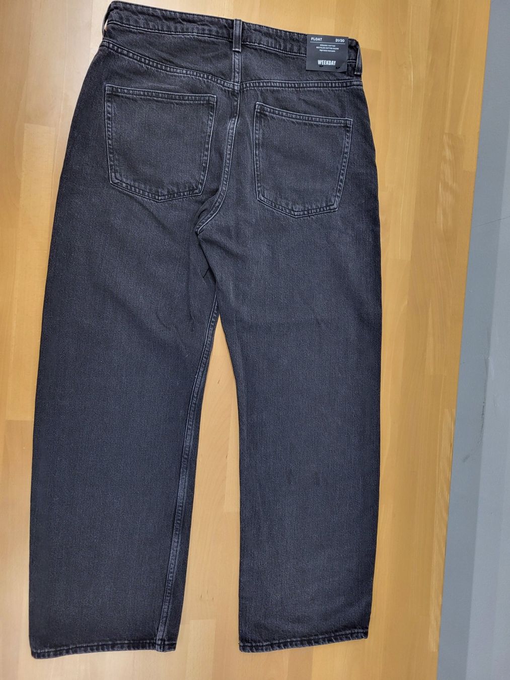 Weekday Jeans: Damenjeans von WEEKDAY / NEU – Nuovo (secondo la descrizione) da Brügg BE venduto da POU-BELLE 1