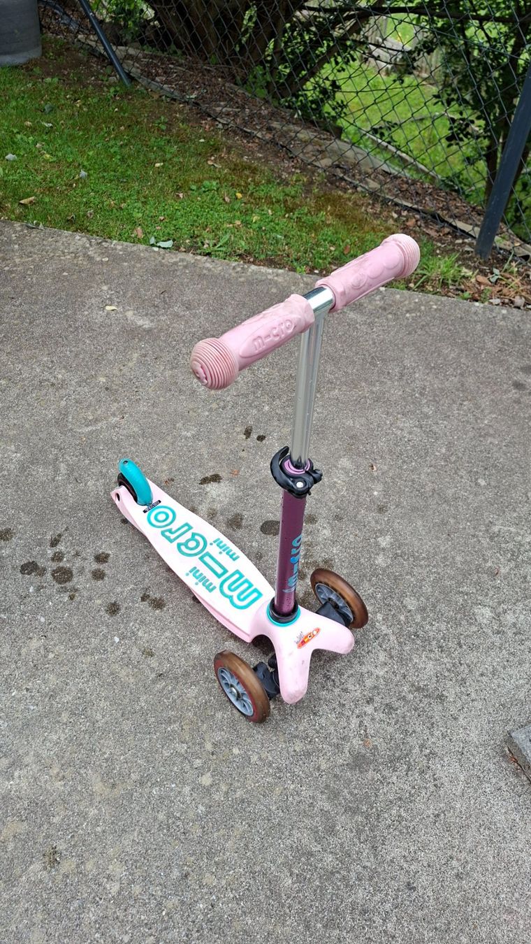 Micro Kickboard: Micro Scooter rosa/violett – Usato da Giffers venduto da StanleyS