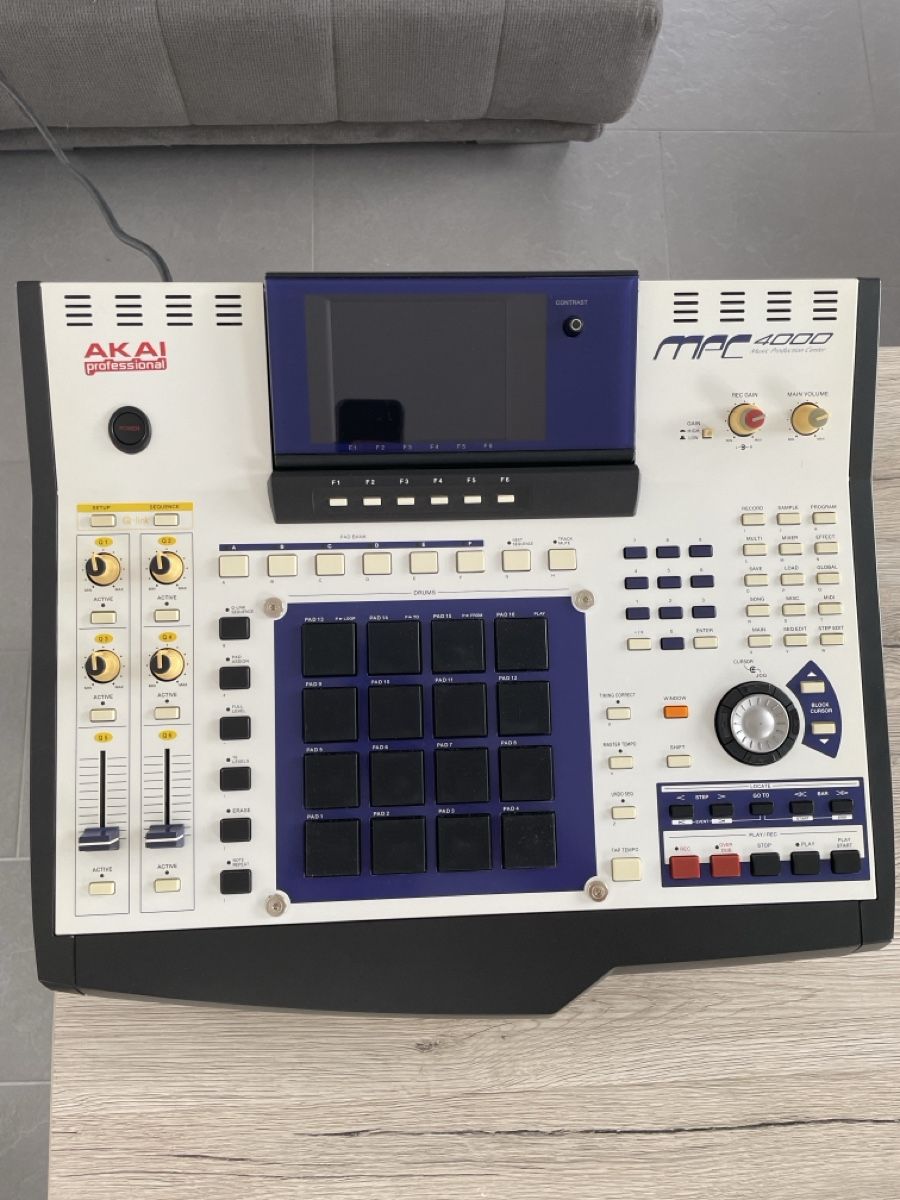Akai Musikinstrumente: Akai Mpc 4000 – Gebraucht aus Selzach von adr_8mst
