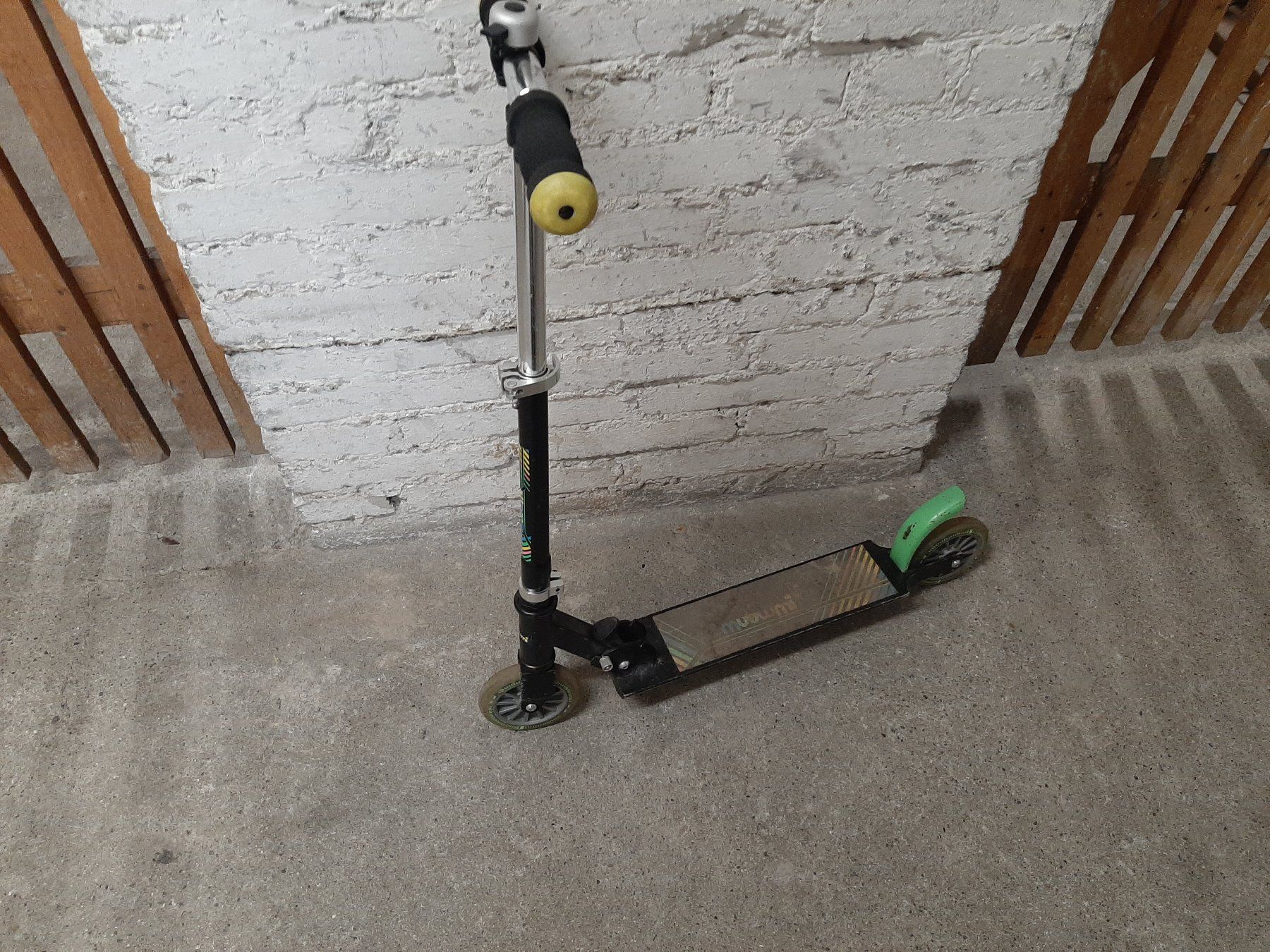 Kickboard: Top Scooter für Kinder, LED Wheels – Usato da Zürich venduto da Chrishol