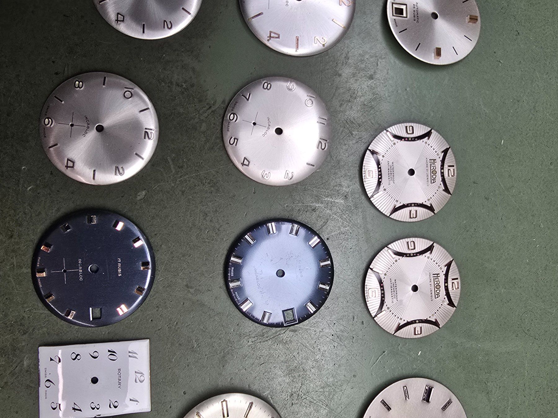 Orologi: Lot de 17 cadran divers – Usato da Tramelan venduto da Nirdan 2