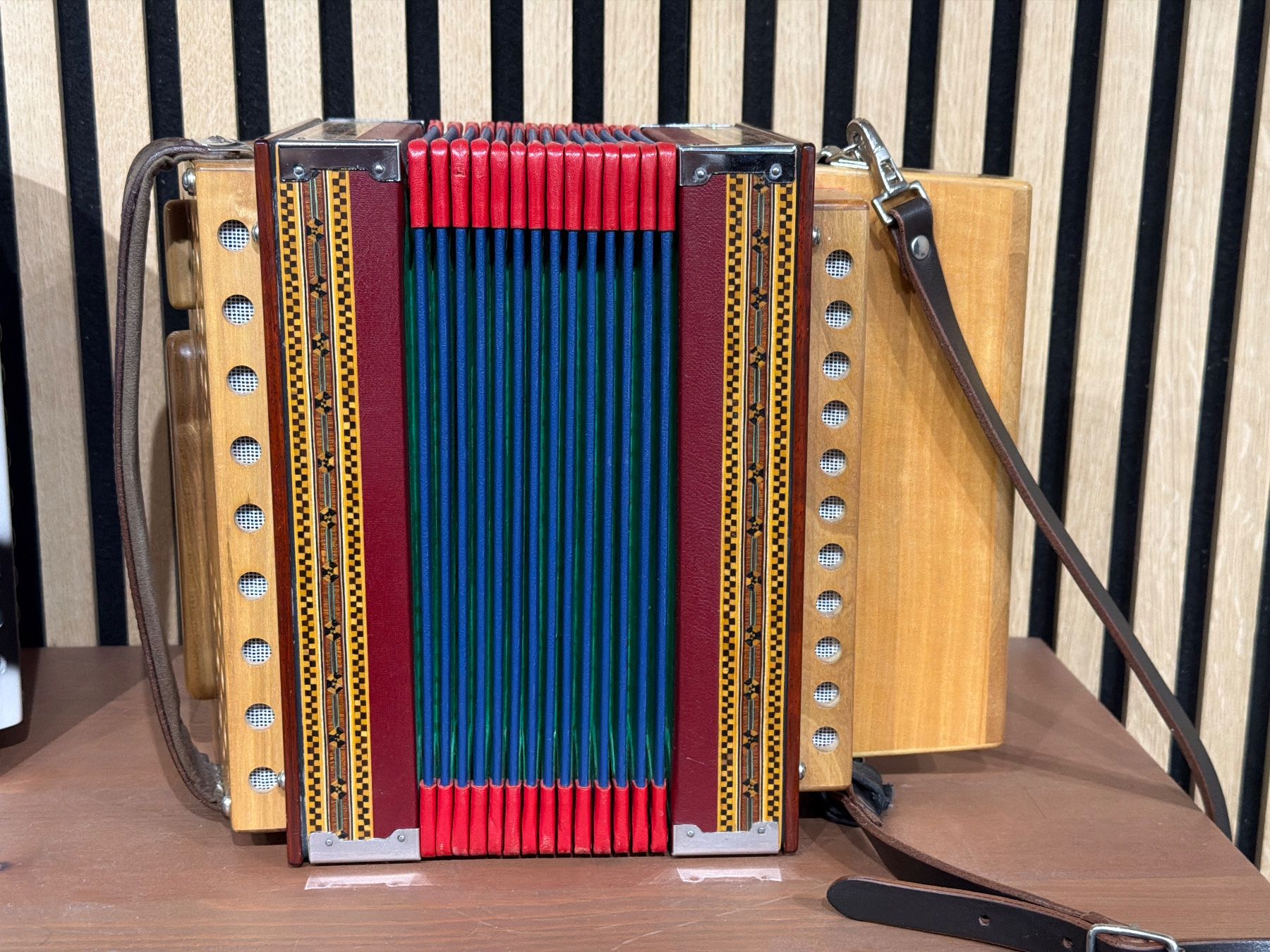 Strumenti musicali: Accordéon schwytzois Werner Thürler – Usato da Grattavache venduto da charrieremusic 2