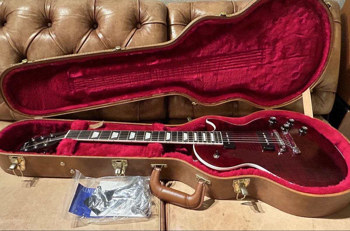 Gibson Strumenti musicali: Gibson Les Paul Classic Player Plus Satin Wine Red P90 – Usato da Bergdietikon venduto da SoundFactory 9