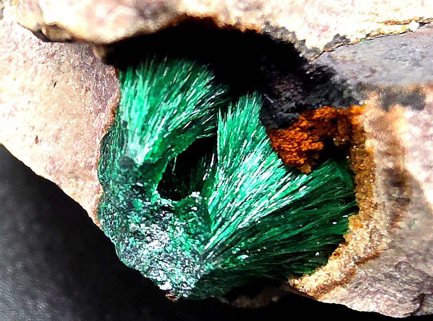 Minerali & Pietre curative: Fibrous Malachite on Matrix - Morocco – Usato da Figino venduto da minshop 1