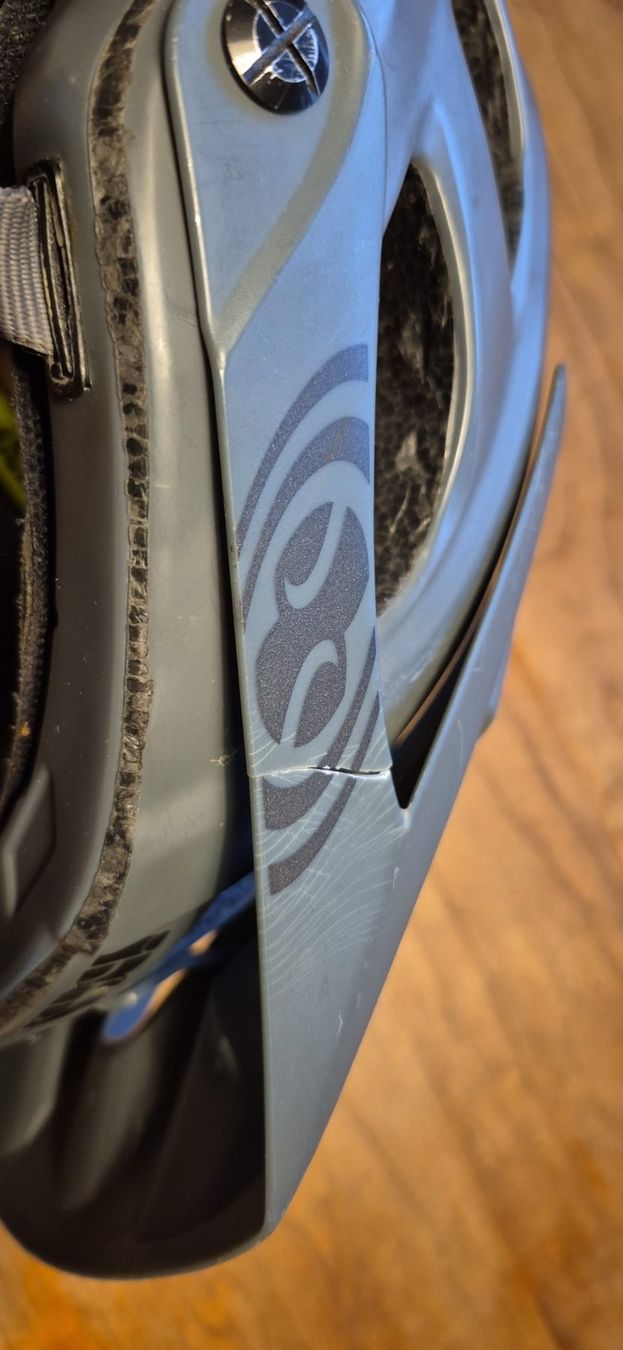 IXS Caschi: Kinder Velohelm IXS VentMesh Gr. 55-59 – Usato da Bern venduto da mdj_xm8z 4