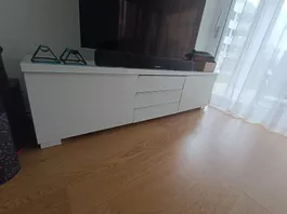 Gut erhaltenes Sideboard (weiss, hochglanz)