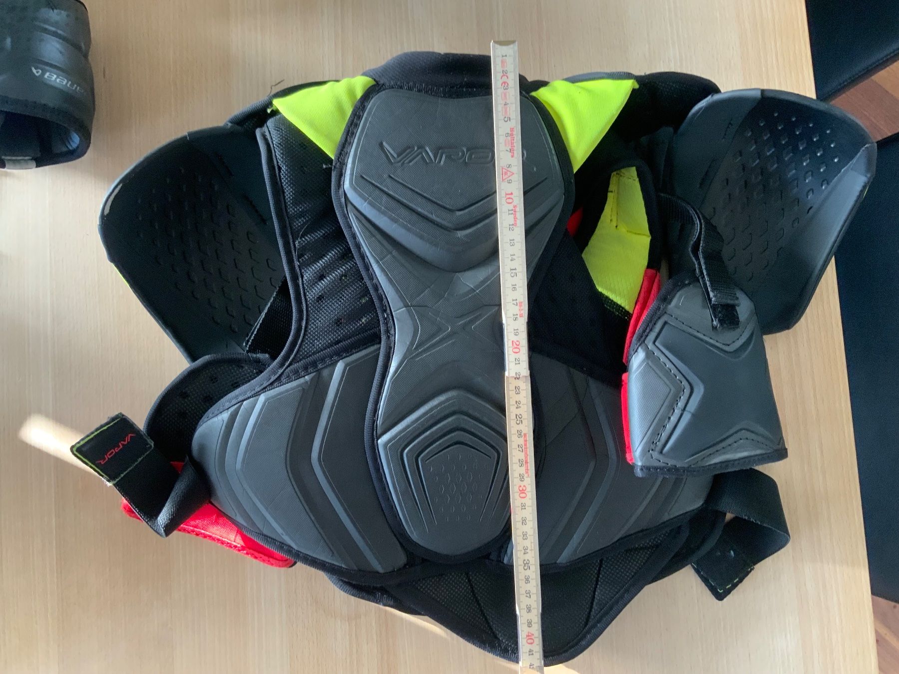 Bauer Protezioni & Imbottiture: Bauer 2x pro Brustpanzer (1 Saison gebraucht) – Usato da Steinhausen venduto da Run4it2 3