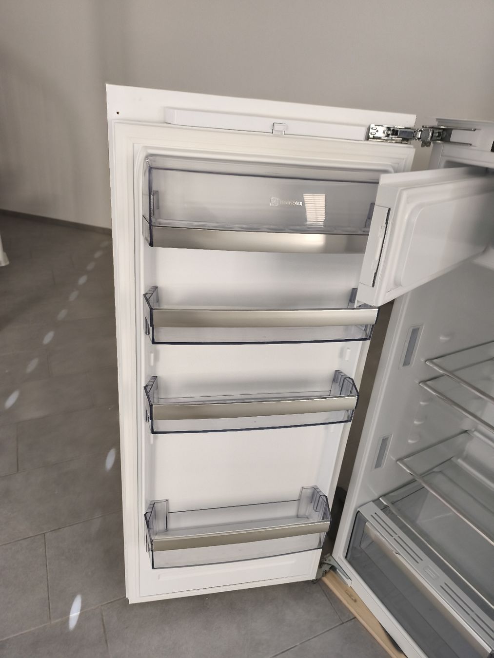 Kühlschrank: Electrolux Kuehlgefrierkombination frisch – Neu (gemäss Beschreibung) aus Birr von PalermoF 5