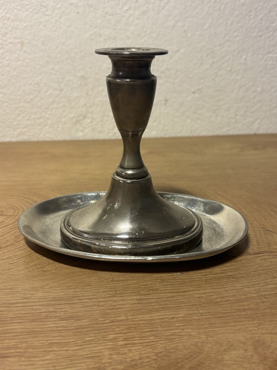 Candele: Antiker Kerzenleuchter mit Metallteller Set – Usato da Orpund venduto da BlackEagel80