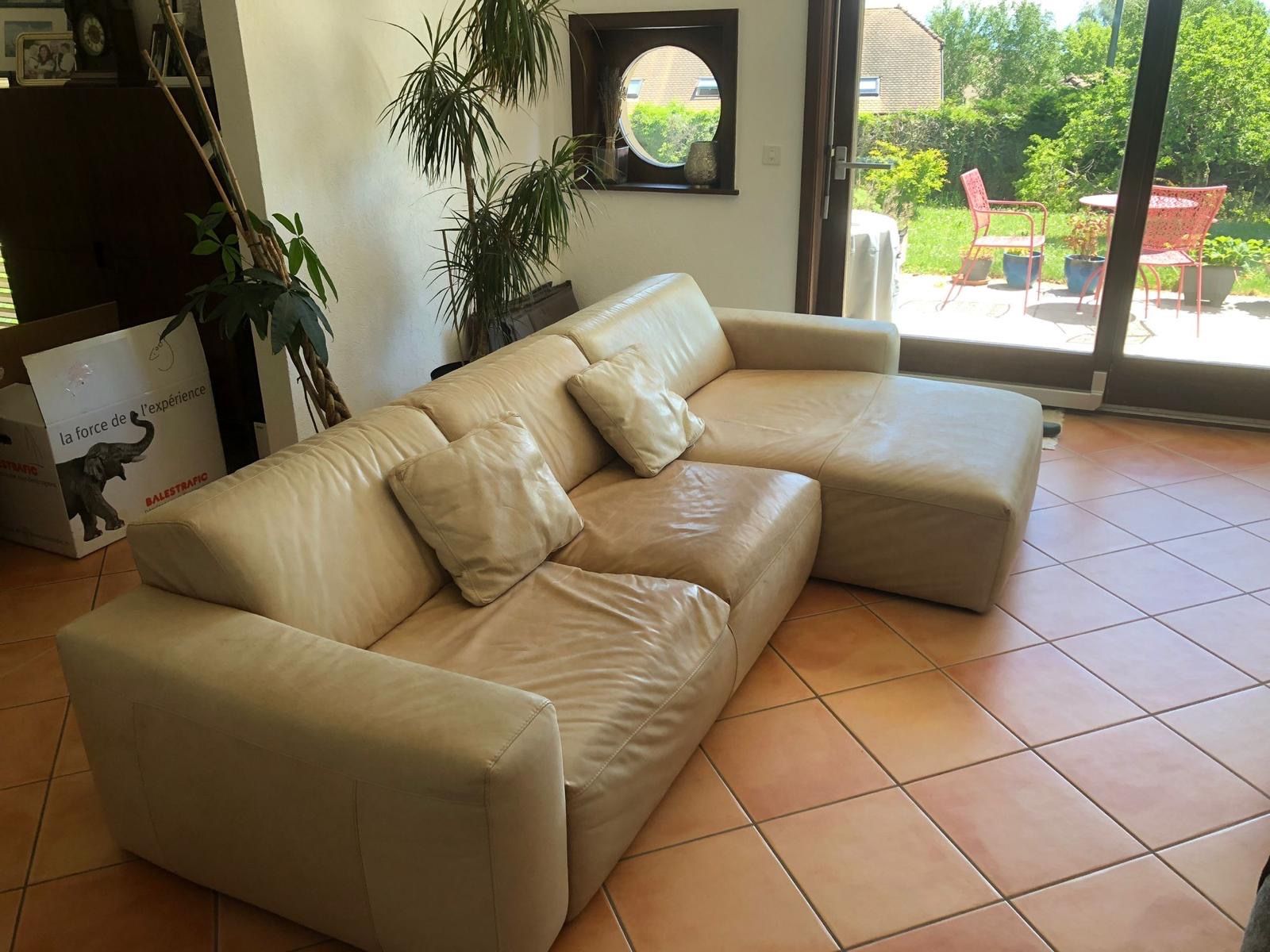 Divani: Canapé d'angle cuir beige d'occasion – Usato da Genolier venduto da eag_rv72