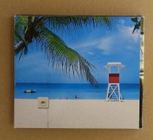 Männer am Meer – Mit dem Rücken zum Strand (Schweiz) - T7