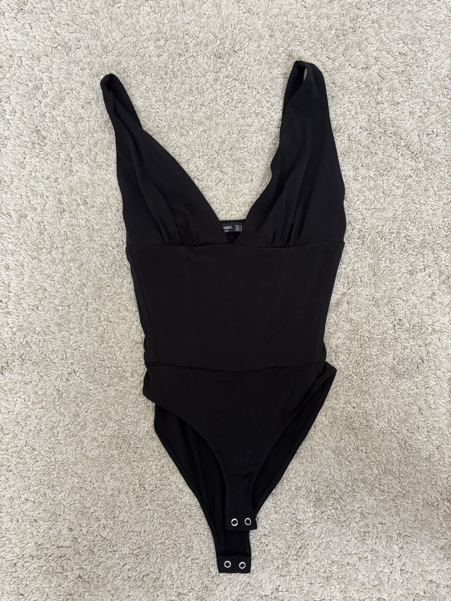 Stradivarius Top: Body scollato nero – Nuovo (secondo la descrizione) da Bern venduto da katypustovarov 1