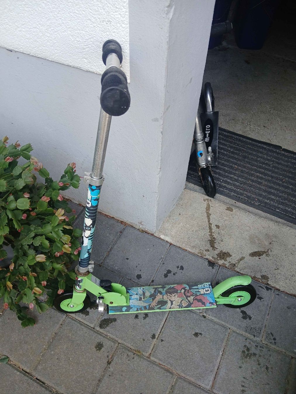 Kickboard: Micro Roller GRün Ben 10 gebraucht – Usato da Ettenhausen TG venduto da Daniel990