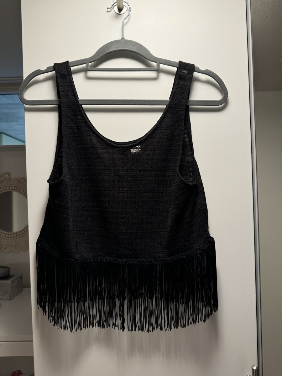 H&M Top: Divided Schwarzes Top mit Fransen Gr. S – Nuovo (secondo la descrizione) da Baden venduto da CompraCaro
