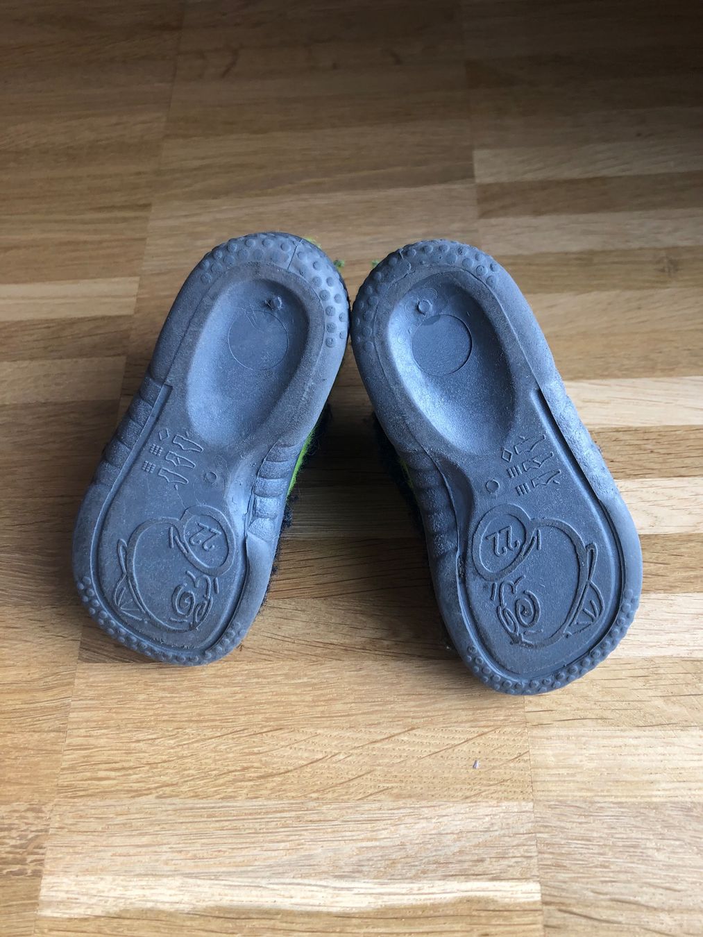 Scarpe per ragazzi: Hausschuhe Gr. 22 – Usato da Riehen venduto da ERU_123 2