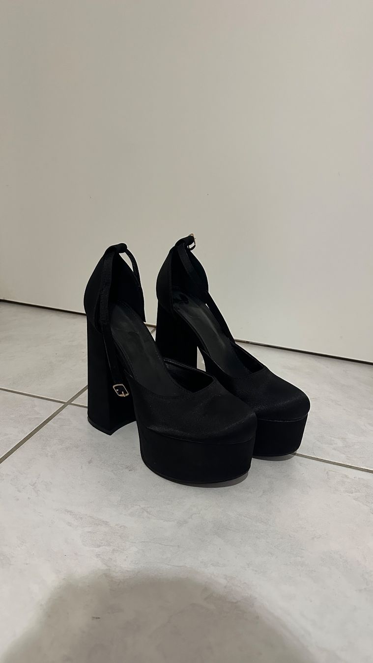 Damenschuhe: Schwarze High Heels – Gebraucht aus Chur von sivik 1