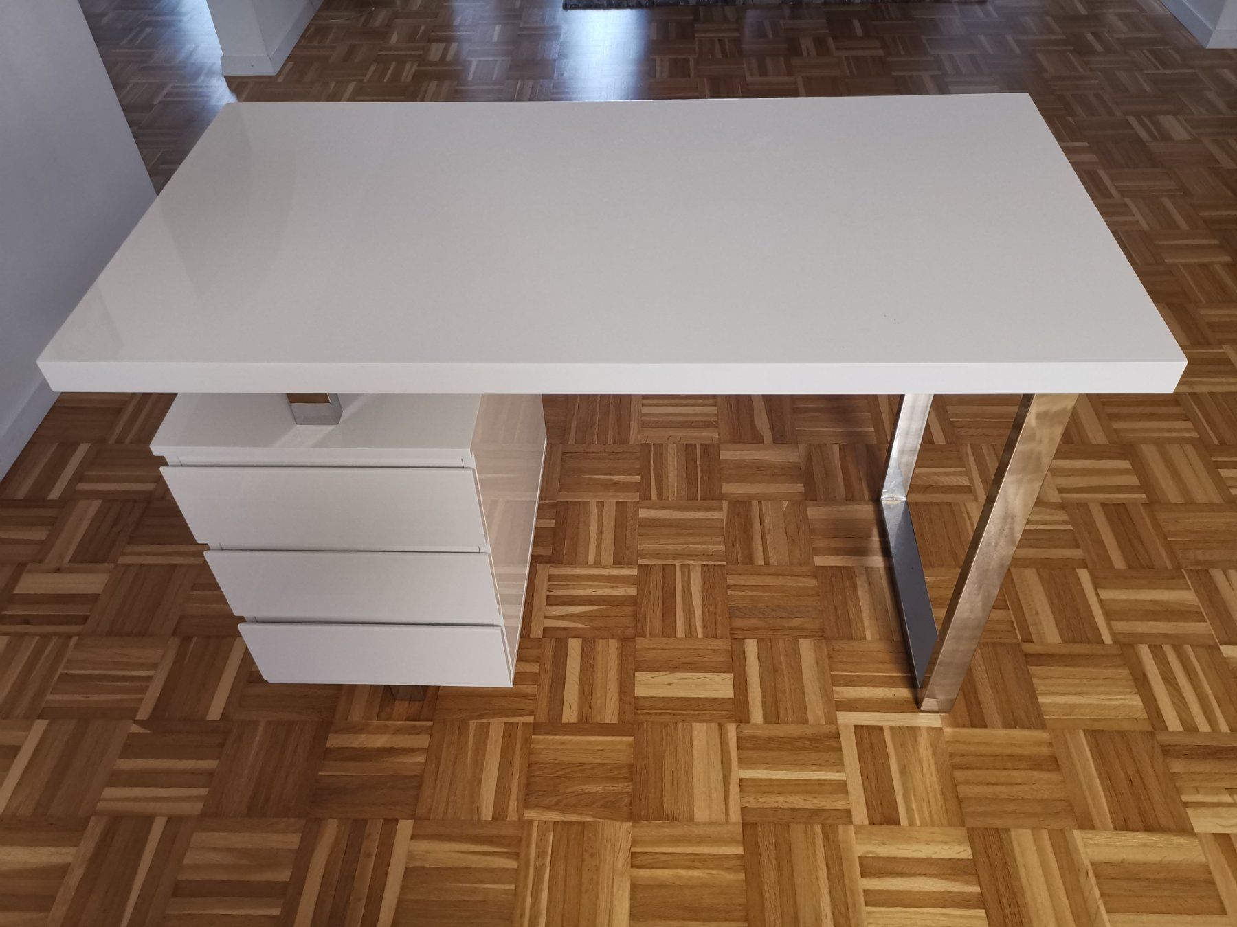 Scrivanie: Schöner Schreibtisch in Glanzoptik – Usato da Eschlikon TG venduto da kri_5lb6