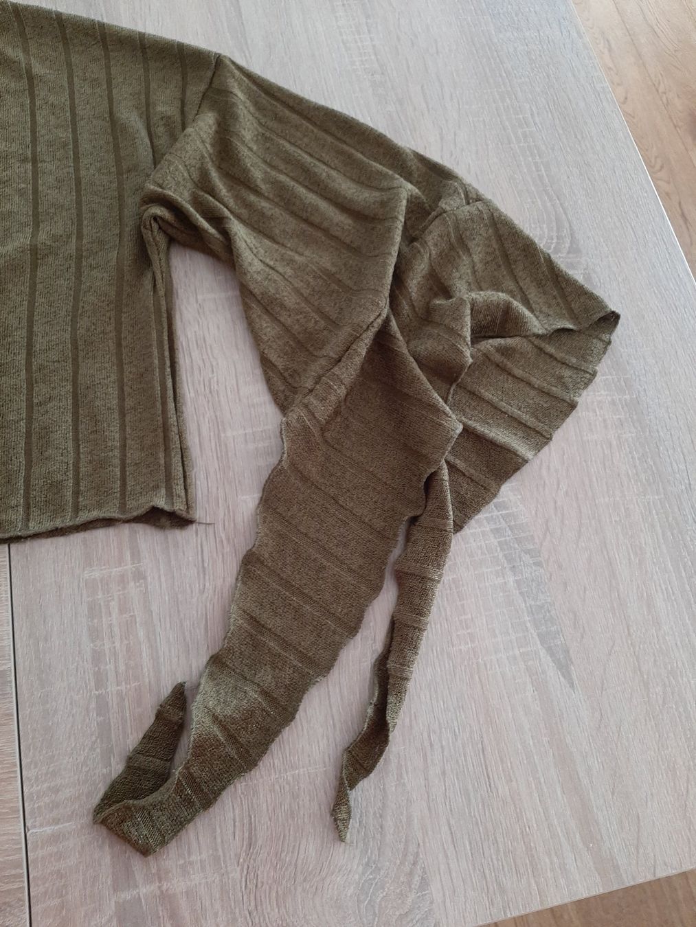 Zara Maglioni & Felpe: eleganter Pullover gold/ocker/oliv, Gr. M, spezielle Ärmel – Usato da Menziken venduto da Rien1 1